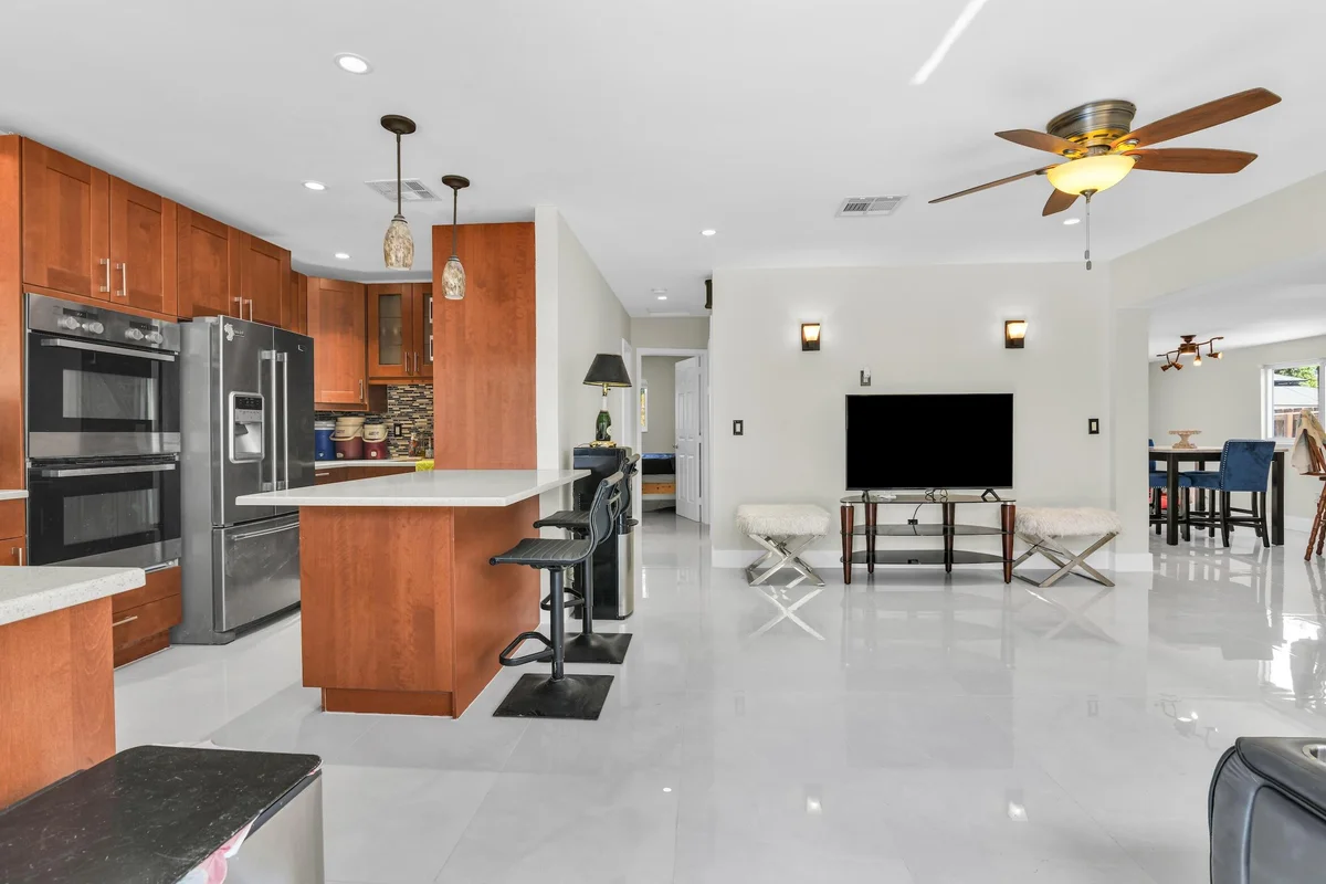 1218 SW 2nd Ave, Pompano Beach: photo 1 of 45