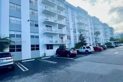 Condo in North Miami Beach: photo 1 of 36