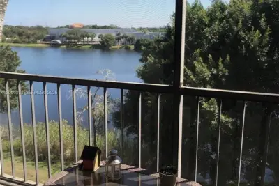 3300 Spanish Moss Ter #412, Lauderhill: photo 1 of 11