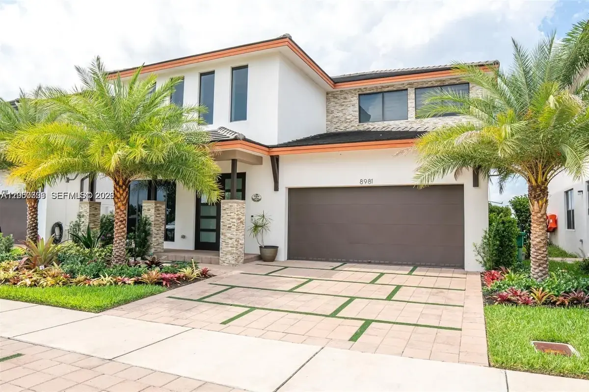 8981 NW 154th Ter, Miami Lakes: photo 1 of 15