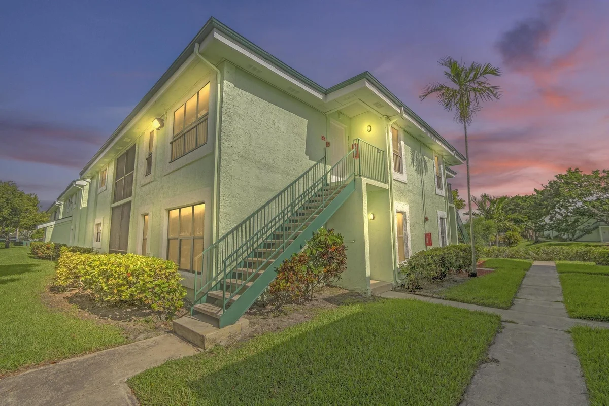 8771 NW 39th St, Sunrise: photo 1 of 44