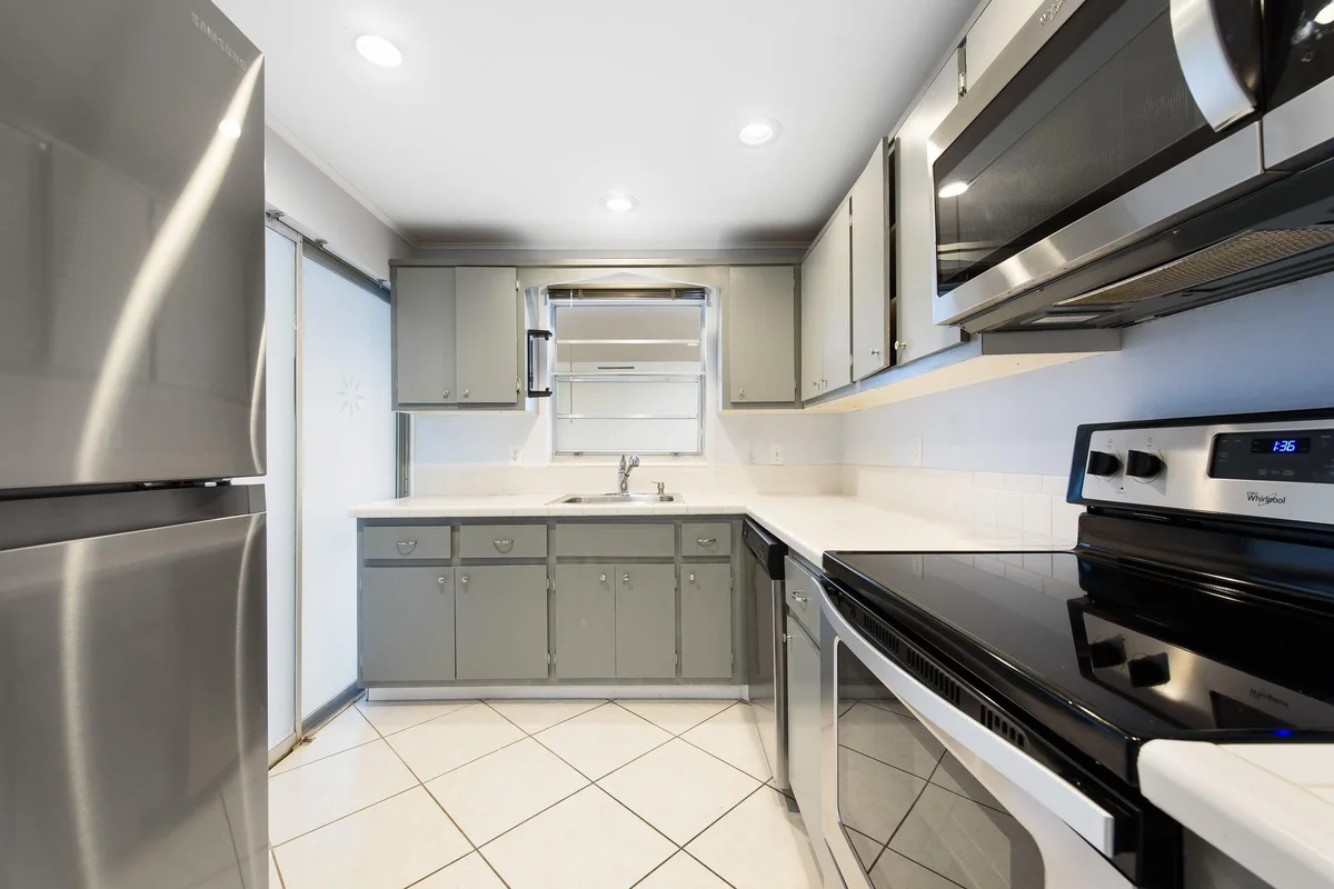 1340 NE 28th Ave #232, Pompano Beach: photo 1 of 25