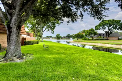187 Charter Way, West Palm Beach: photo 1 of 25