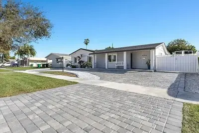 9390 SW 190th St, Cutler Bay: photo 1 of 40