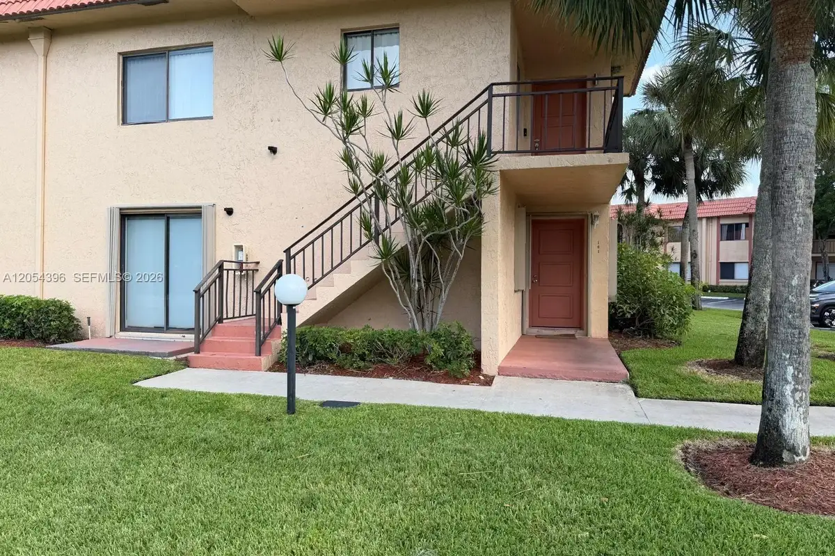178 Lakeview Dr #101, Weston: photo 1 of 3