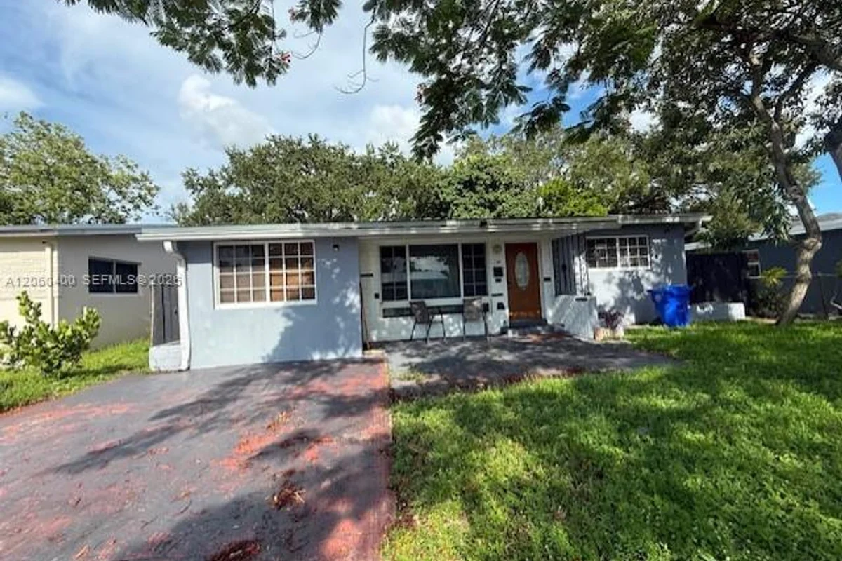 149 SW 67th Ter, Pembroke Pines: photo 1 of 6
