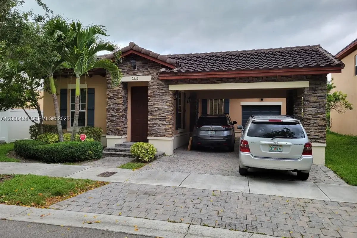 9282 SW 171st Ct, Miami: photo 1 of 17