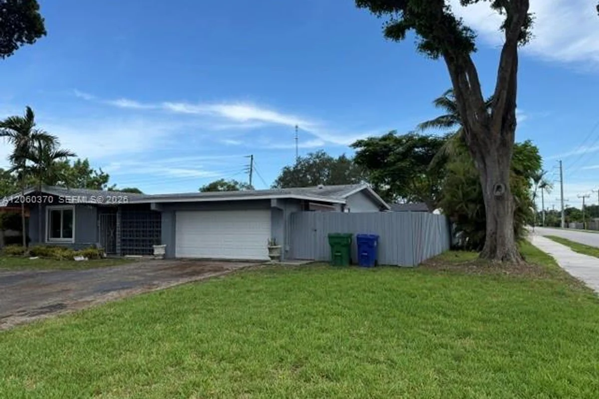 6398 SW 33rd St, Miramar: photo 1 of 32
