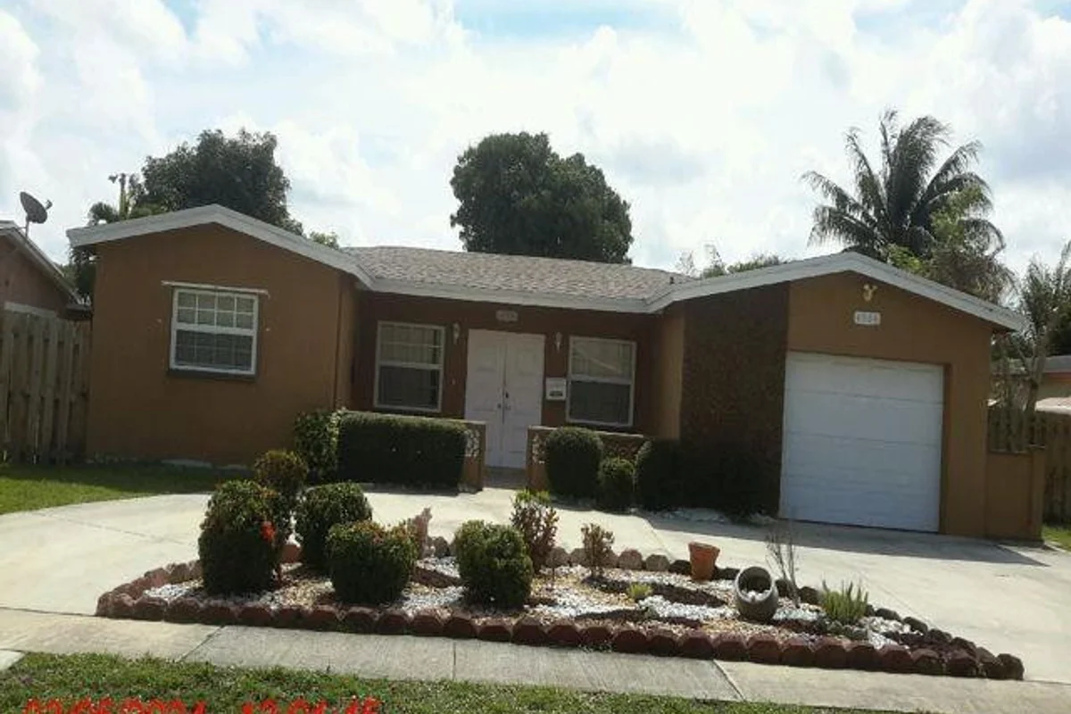 4506 NW 39th St, Lauderdale Lakes: photo 1 of 1