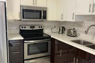 3680 N 56th Ave #823, Hollywood: photo 1 of 12