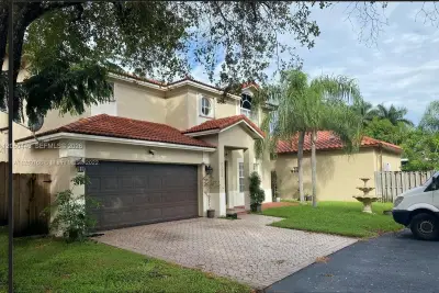 21514 SW 90th Ave, Cutler Bay: photo 1 of 15