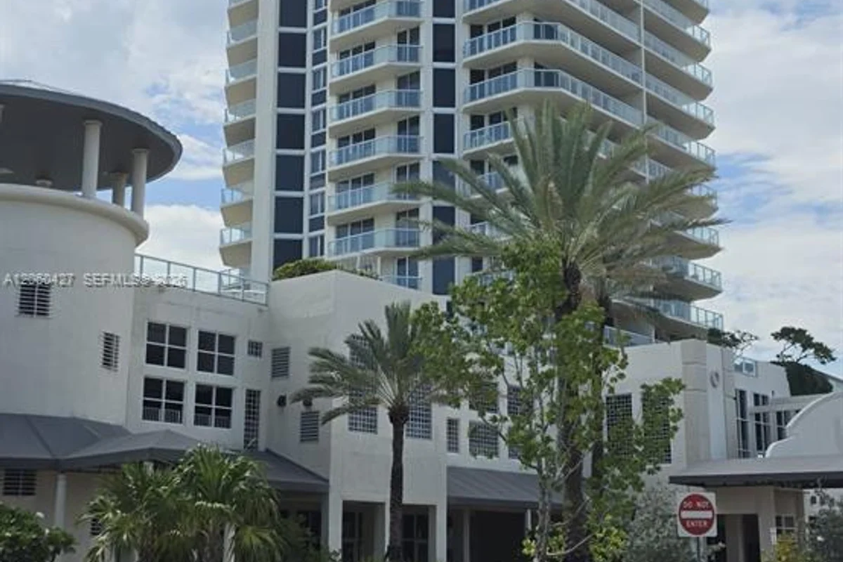 7330 Ocean Ter #22-B, Miami Beach: photo 1 of 1