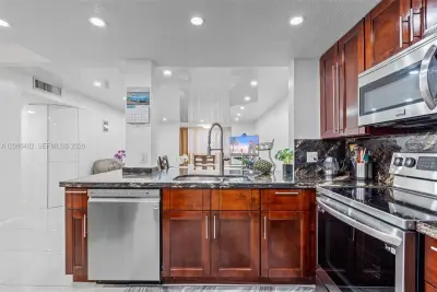 301 NE 14th Ave #207, Hallandale Beach: photo 1 of 34