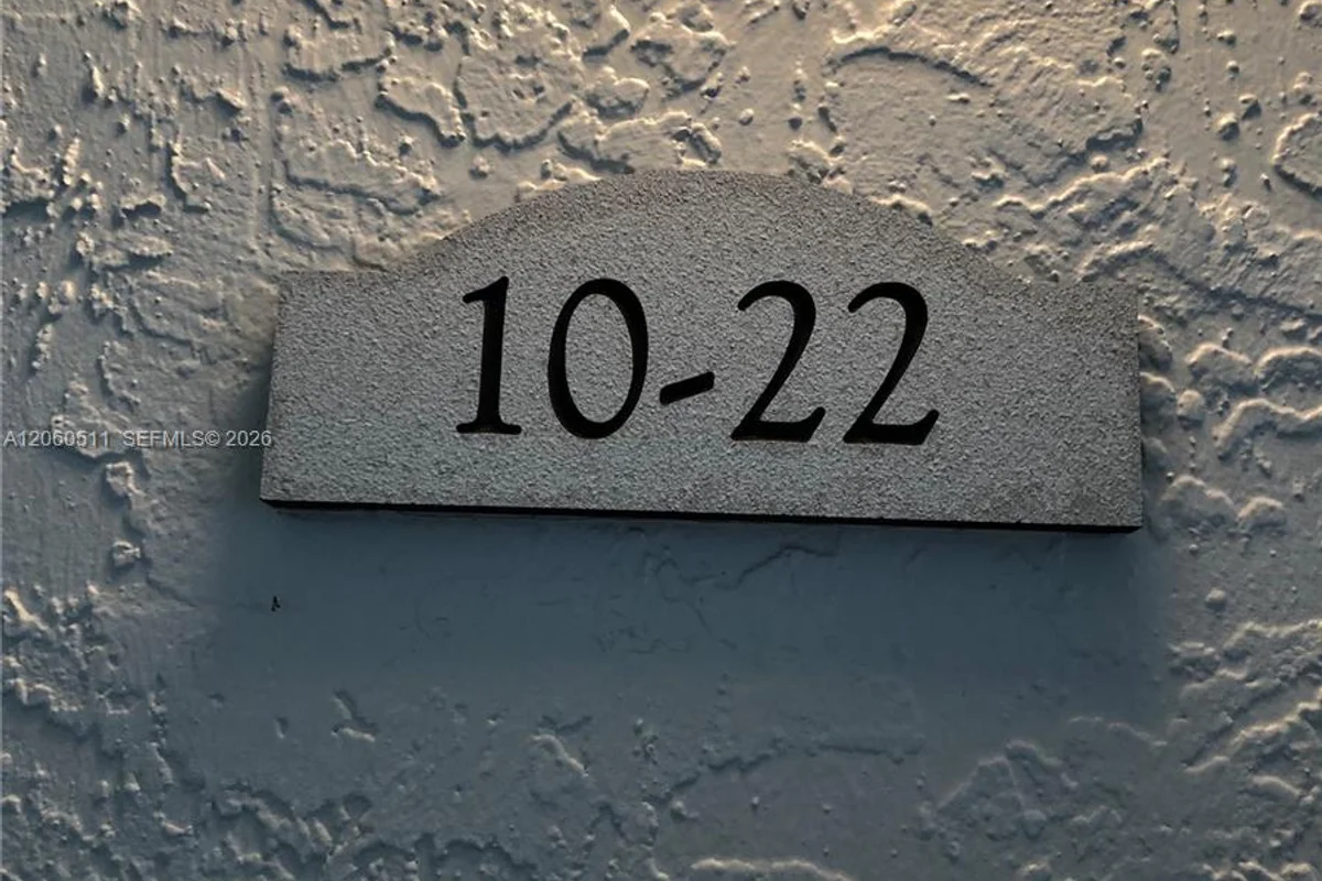 510 S Park Rd #22-10, Hollywood: photo 1 of 34