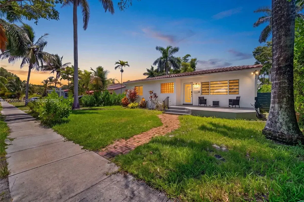 1532 Fletcher St, Hollywood: photo 1 of 32
