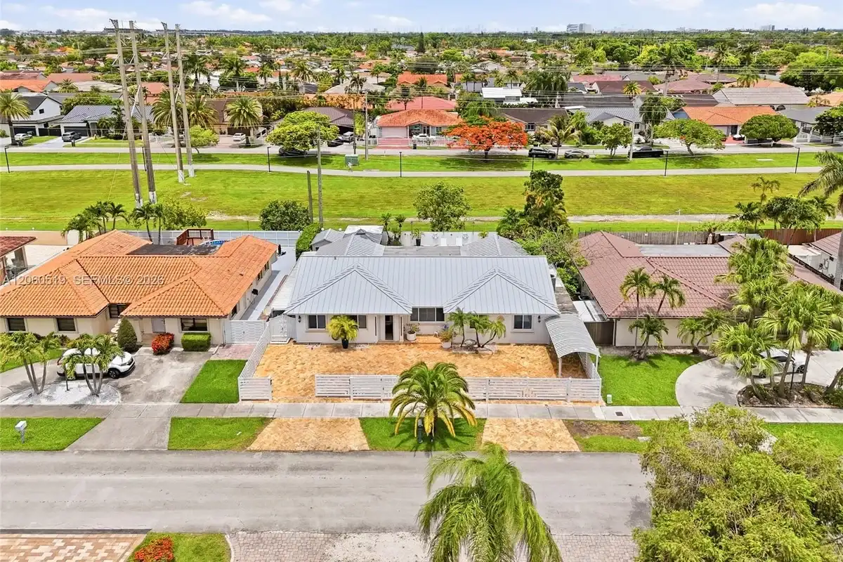 323 NW 136th Pl, Miami: photo 1 of 62