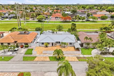 323 NW 136th Pl, Miami: photo 1 of 62