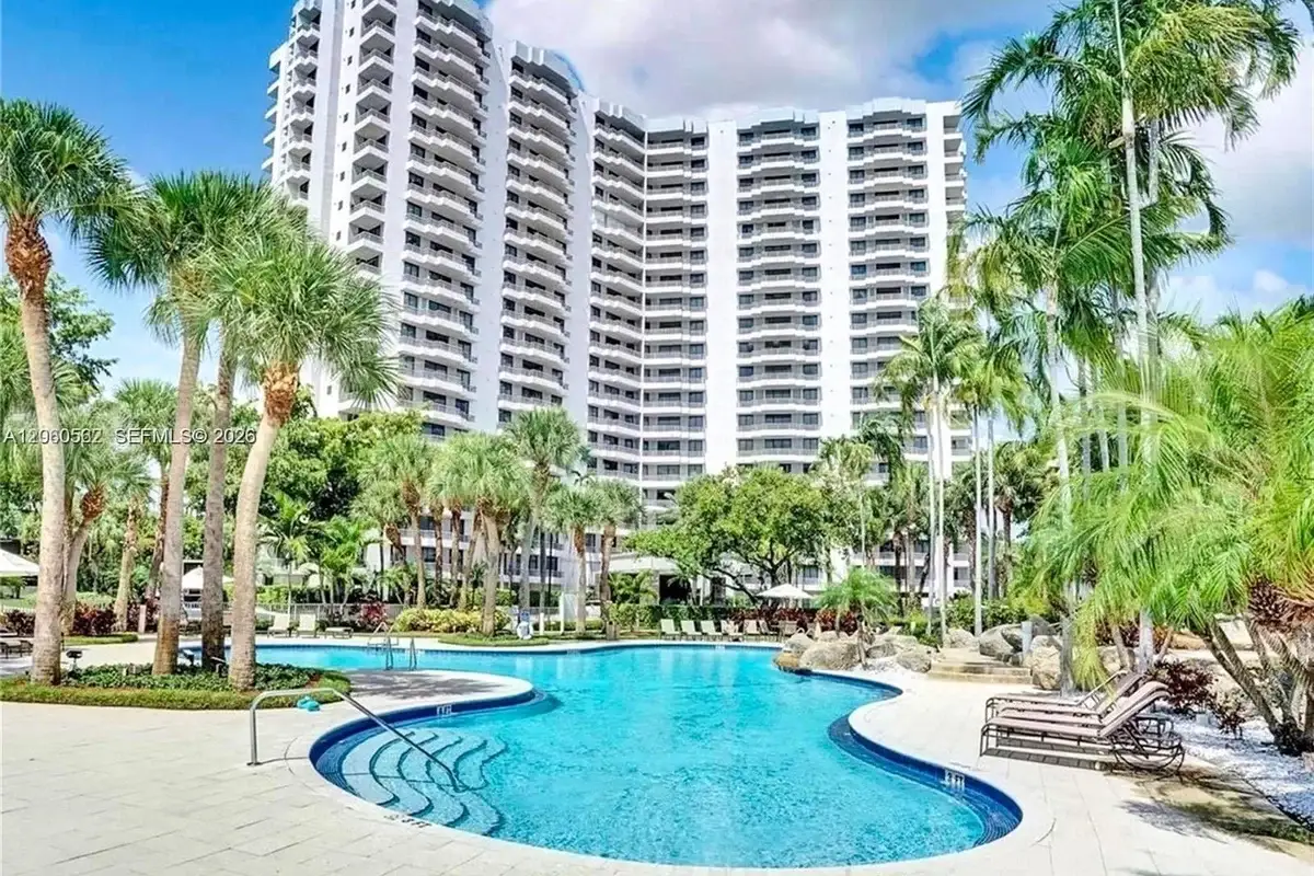 3300 NE 191st St #501, Aventura: photo 1 of 20