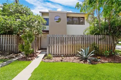 324 City View Dr, Fort Lauderdale: photo 1 of 32