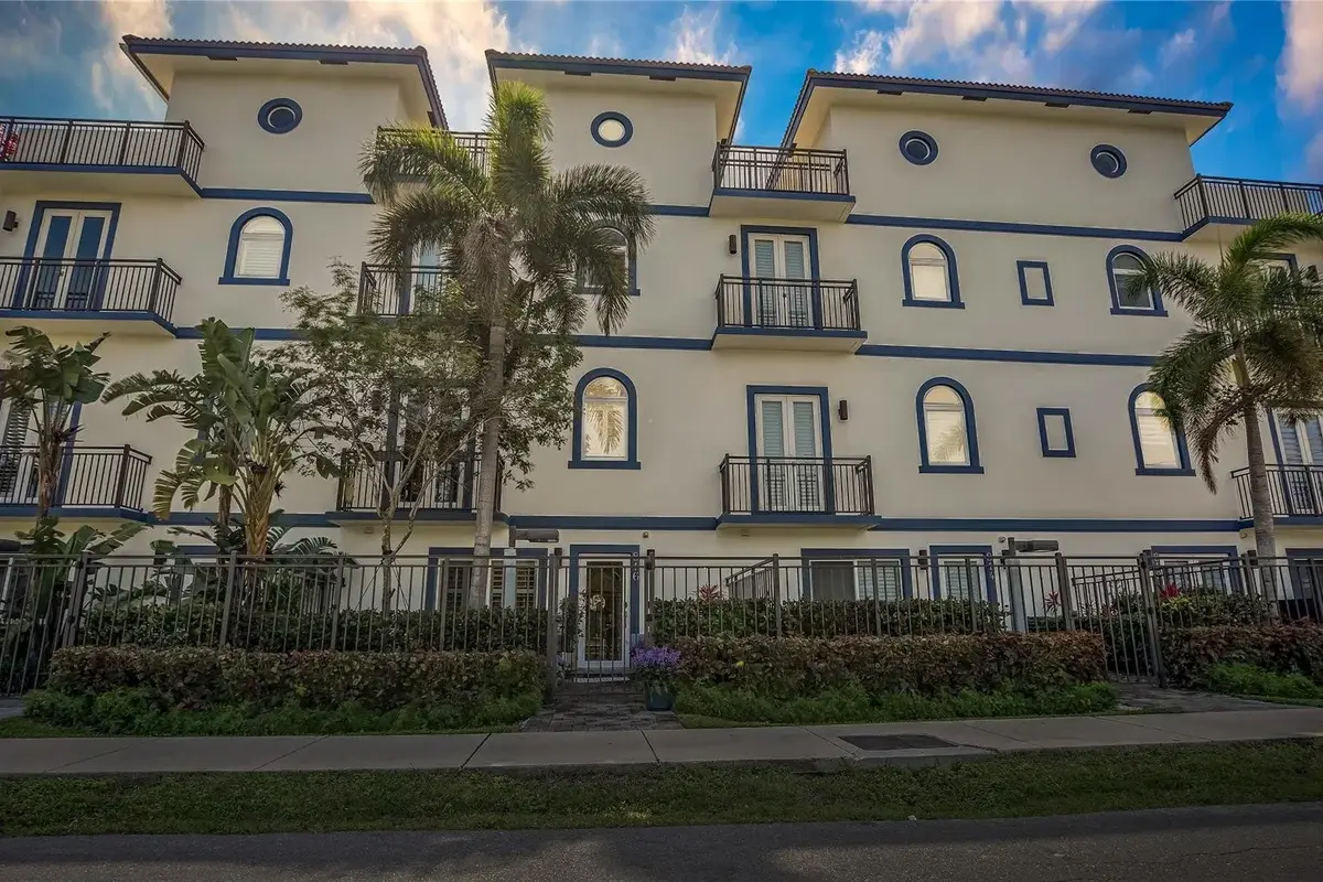 816 NE 7th St, Fort Lauderdale: photo 1 of 42