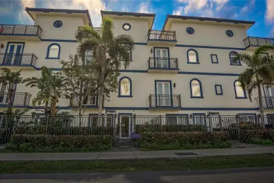 816 NE 7th St, Fort Lauderdale: photo 1 of 42