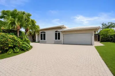 2756 NE 35th St, Fort Lauderdale: photo 1 of 43