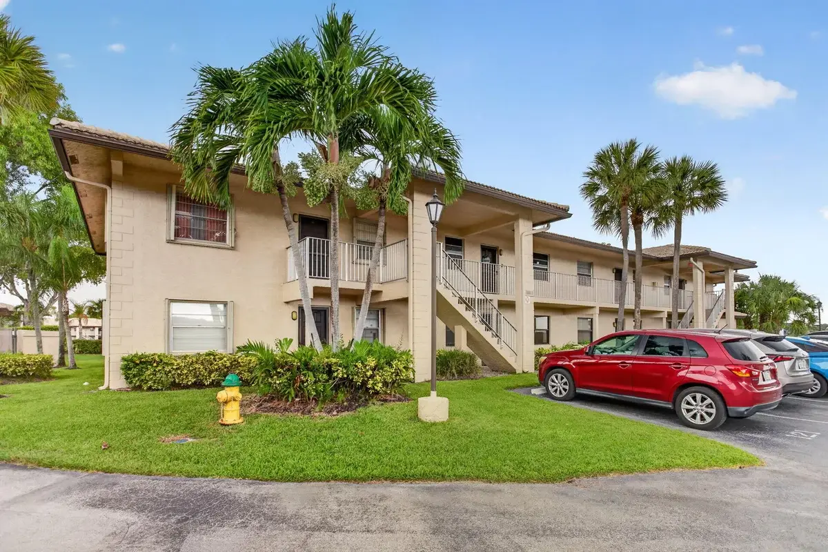 5540 Lakeside Dr #102, Margate: photo 1 of 31