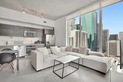151 SE 1st St #2511, Miami: photo 1 of 35