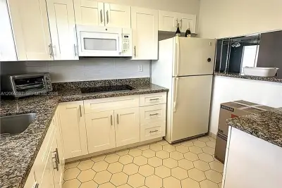9580 Sunrise Lakes Blvd #304, Sunrise: photo 1 of 14