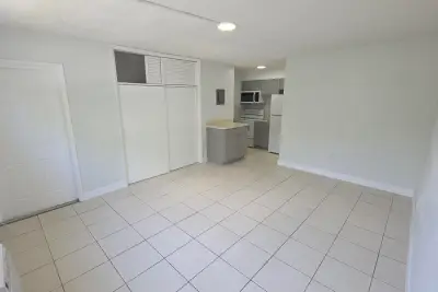 7311 Venetian St #6, Miramar: photo 1 of 6