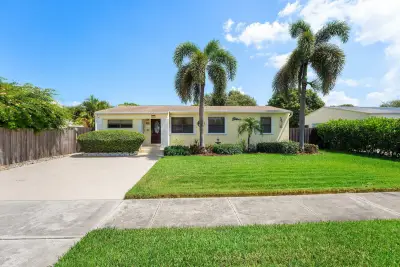 141 Date Palm Dr, Lake Park: photo 1 of 35