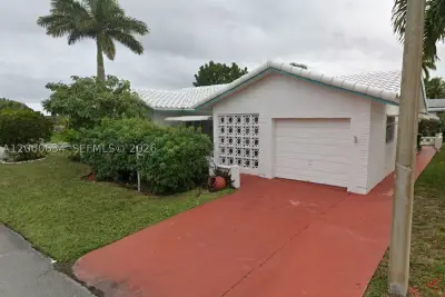 7516 NW 67th Ave, Tamarac: photo 1 of 19