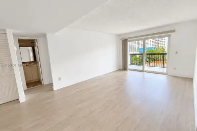 1455 W Ave #603, Miami Beach: photo 1 of 29