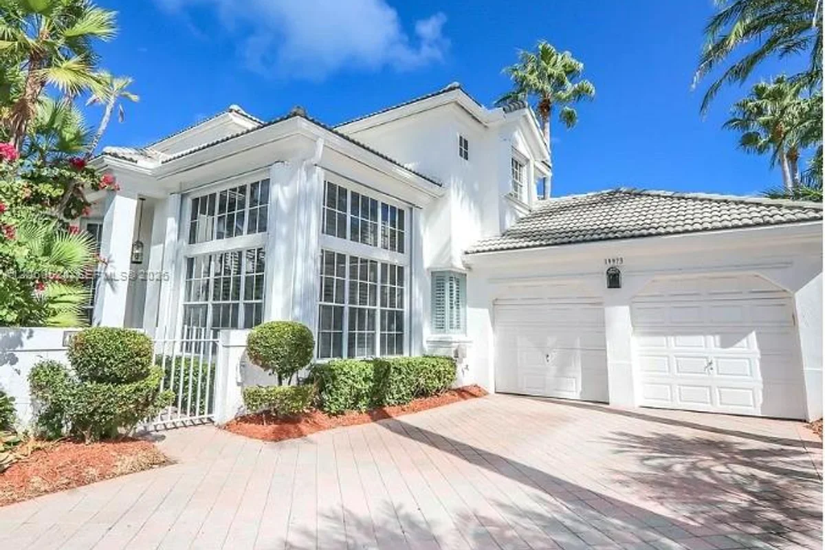 19973 NE 37th Ave, Aventura: photo 1 of 21