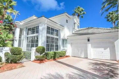 19973 NE 37th Ave, Aventura: photo 1 of 21