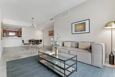 253 NE 2nd St #508, Miami: photo 1 of 27