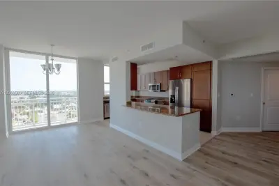 350 N Federal Hwy #1112, Boynton Beach: photo 1 of 11