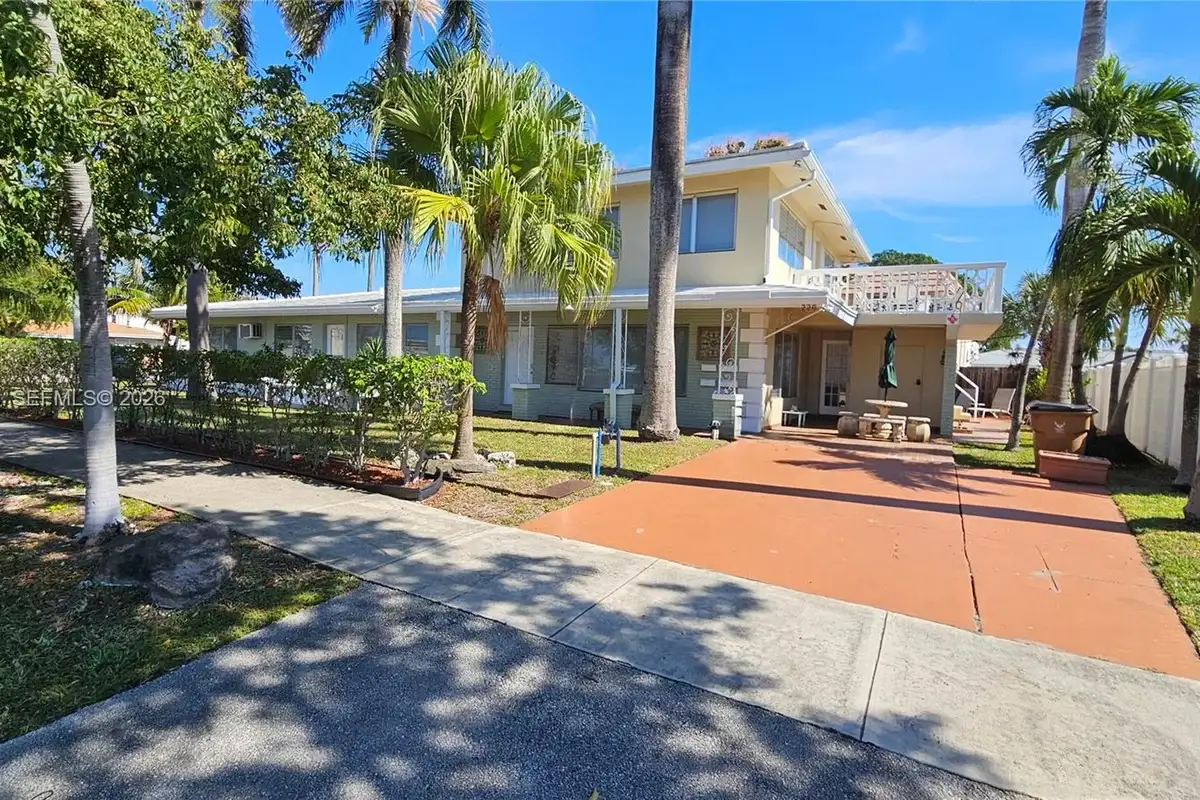 220 SE 12th Ave, Deerfield Beach: photo 1 of 57