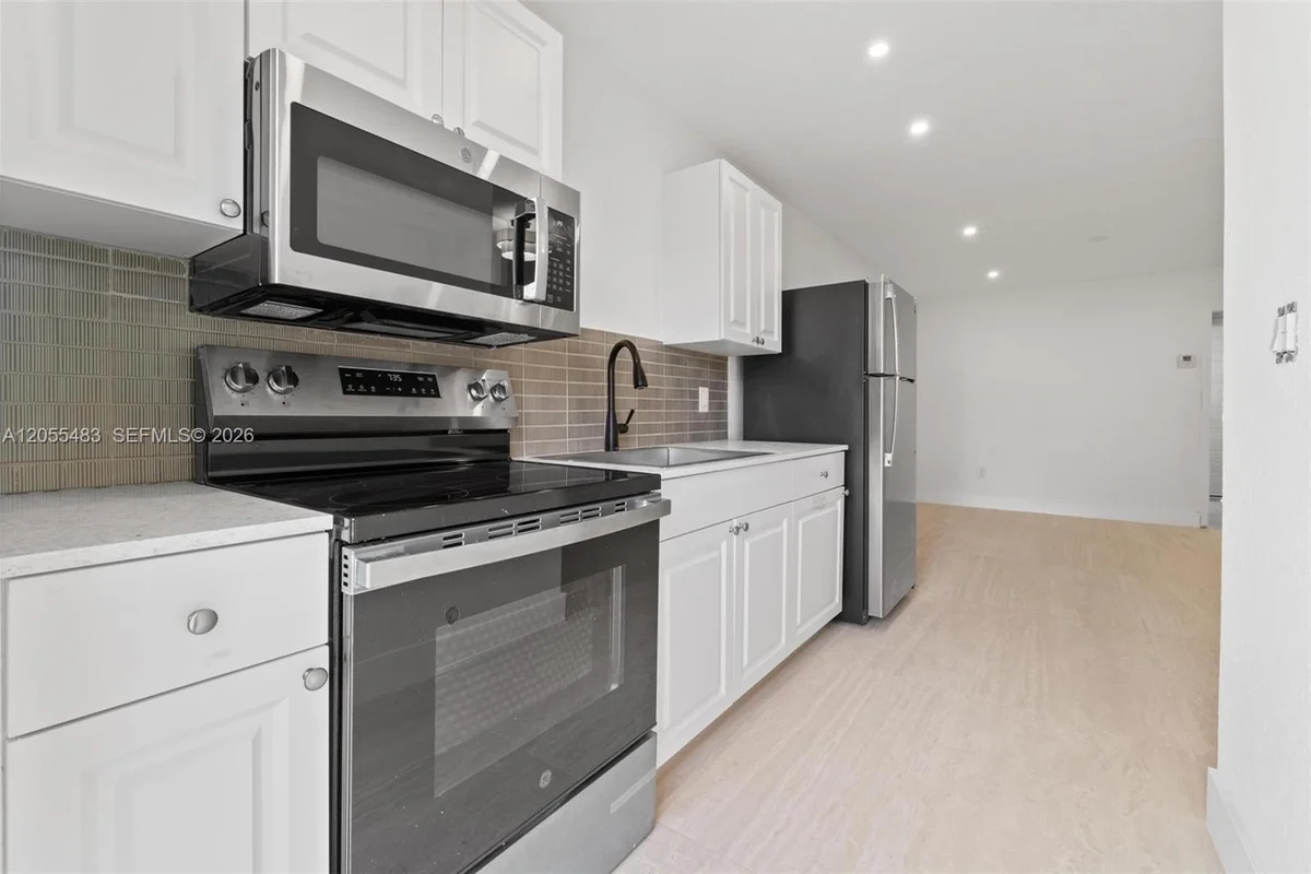 2440 SW 3rd St #2, Miami: photo 1 of 8