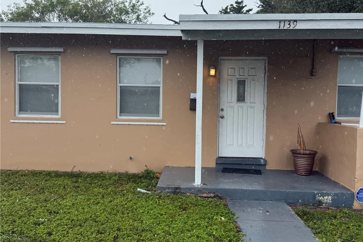 1139 NW 9th Ave, Fort Lauderdale: photo 1 of 21