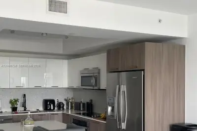 Condo in Doral: photo 1 of 1