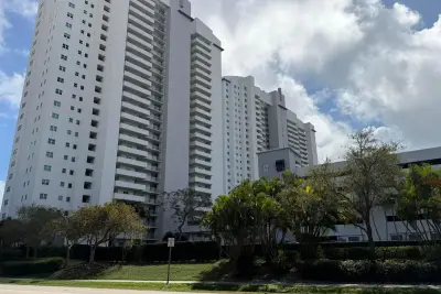 15051 Royal Oaks Ln #1603, North Miami: photo 1 of 29