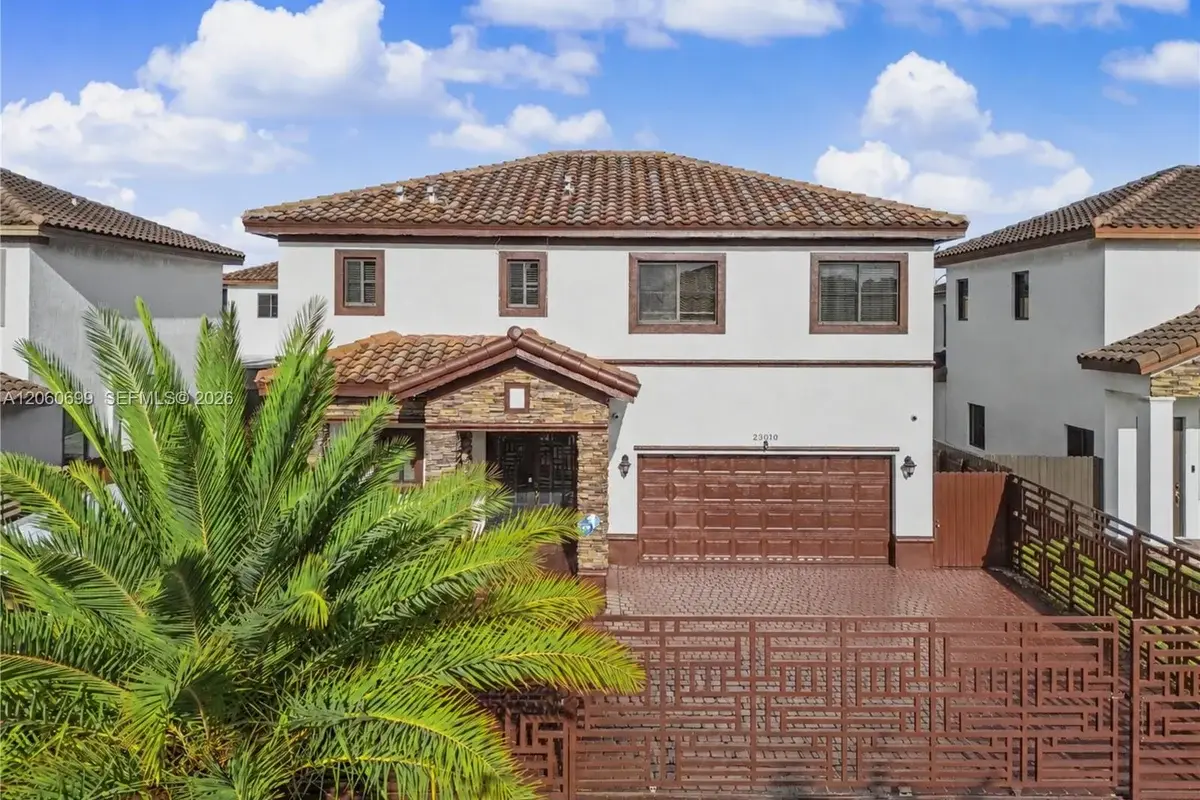 23010 SW 114th Path, Miami: photo 1 of 44