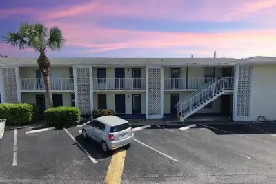 809 Hummingbird Way #7C, North Palm Beach: photo 1 of 16