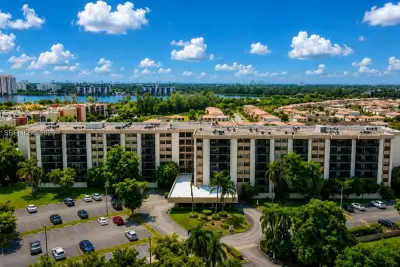 900 NE 195th St #109, Miami: photo 1 of 46