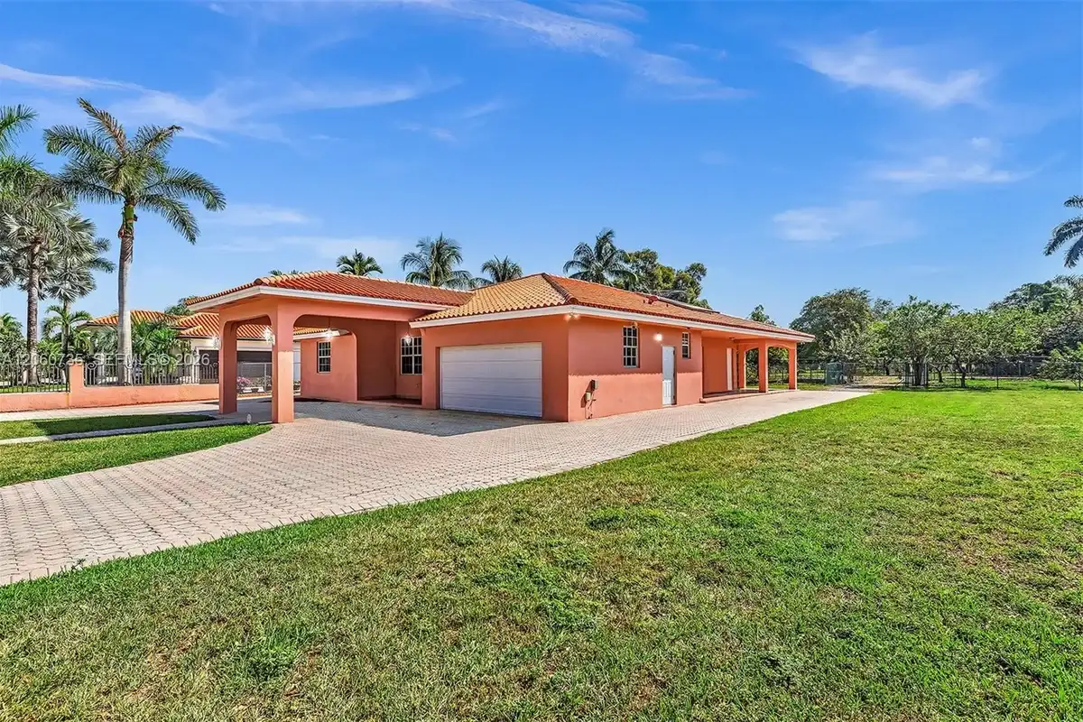 279 NW 119th Ave, Miami: photo 1 of 59