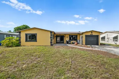 7970 NW 1st Ct, Margate: photo 1 of 35
