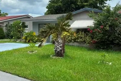 7311 NW 57th Dr, Tamarac: photo 1 of 19