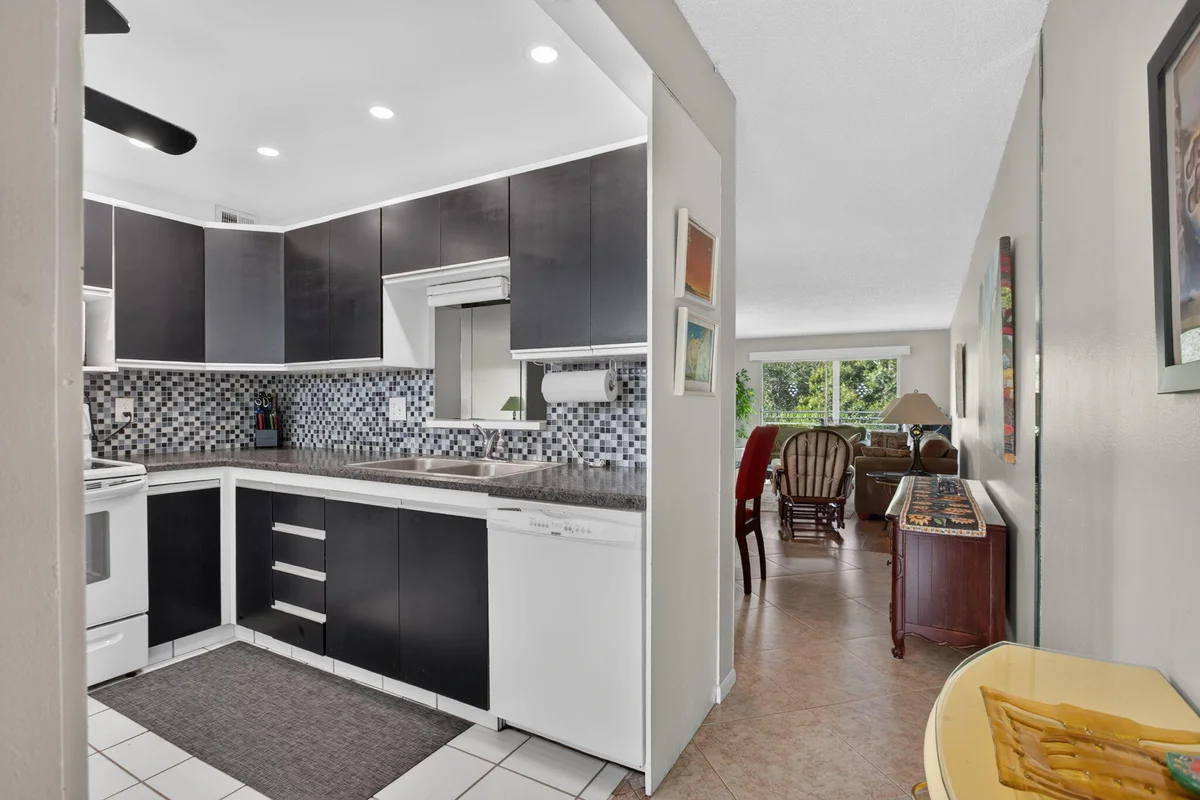 2301 Lucaya Ln #D4, Coconut Creek: photo 1 of 32