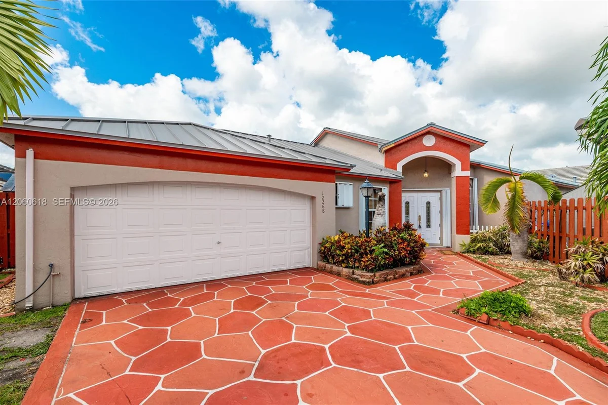 12268 SW 144th Ter, Miami: photo 1 of 40